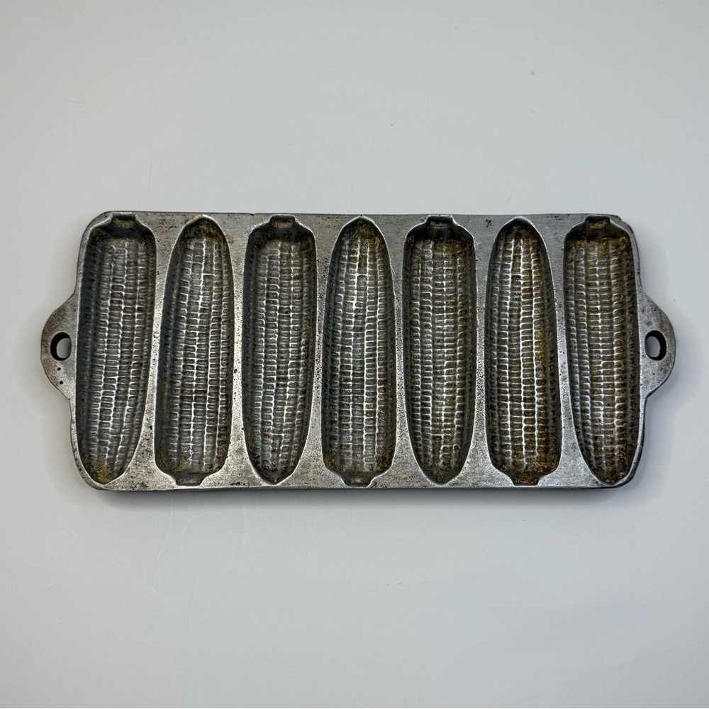 Cast Aluminum Cornbread Pan Shaped and Textured Like Corn Cobs Vintage